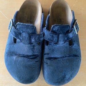 Birkenstock Navy Velevt Clogs Birki”s US size 7